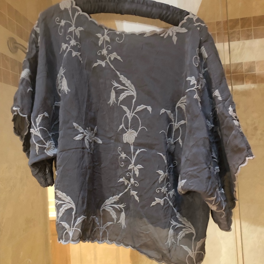 Johnny Was grey Short Sleeve top shirt embroidered xs flutter - Picture 4 of 6